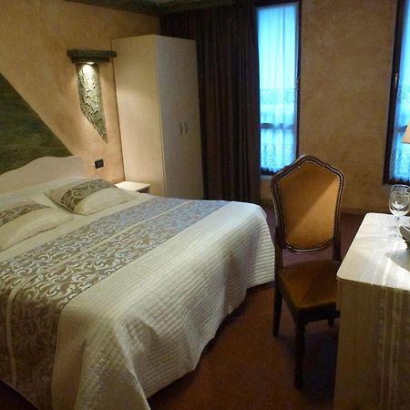 Affittacamere Lago Rotondo メッツァーナ エクステリア 写真